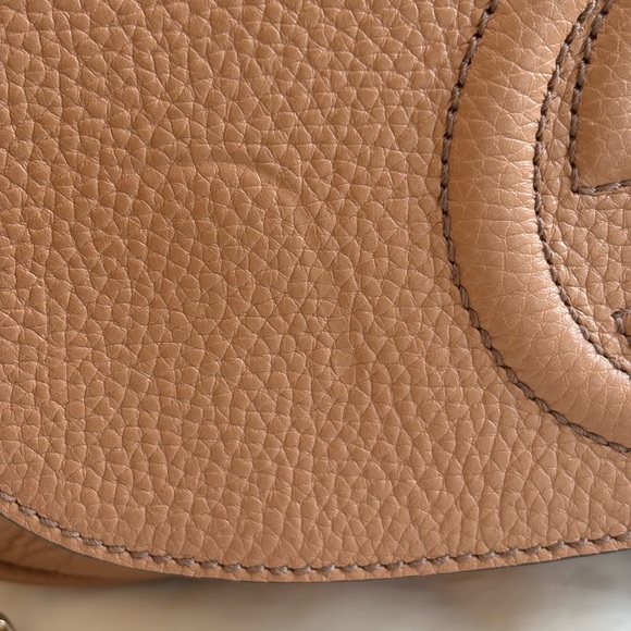 Gucci SoHo Disco GG Crossbody Flap Camelia Beige bag - Picture 5 of 16